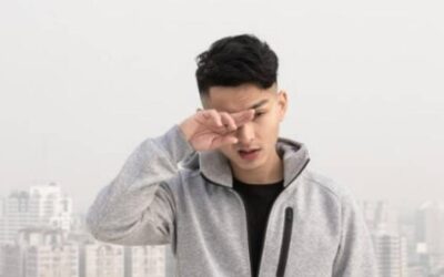 ¿Puede la contaminación causar derrames oculares?