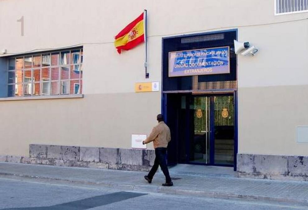 Tras un año de la reforma de extranjería los jóvenes migrantes con empleo suben del 28% al 51%