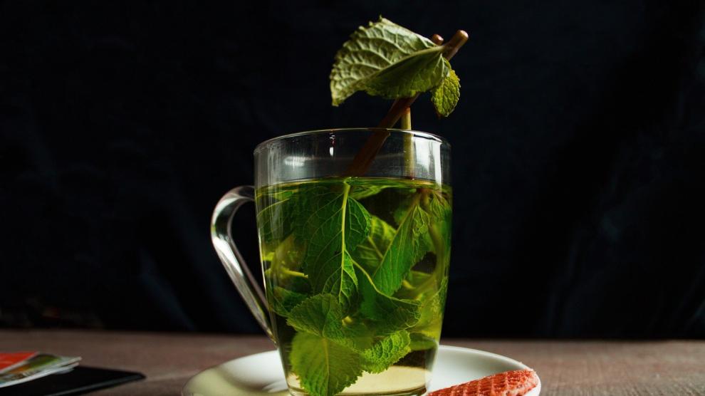 El té verde y el resveratrol reducen las placas características del alzhéimer en un estudio