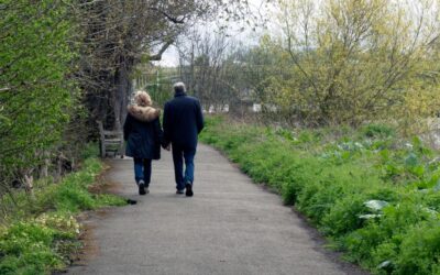 Esto es lo que deben caminar los mayores de 65 años para alargar su vida